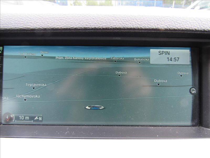 BMW Řada 5 3,0 d 530d xDrive - fotka 17 z 35