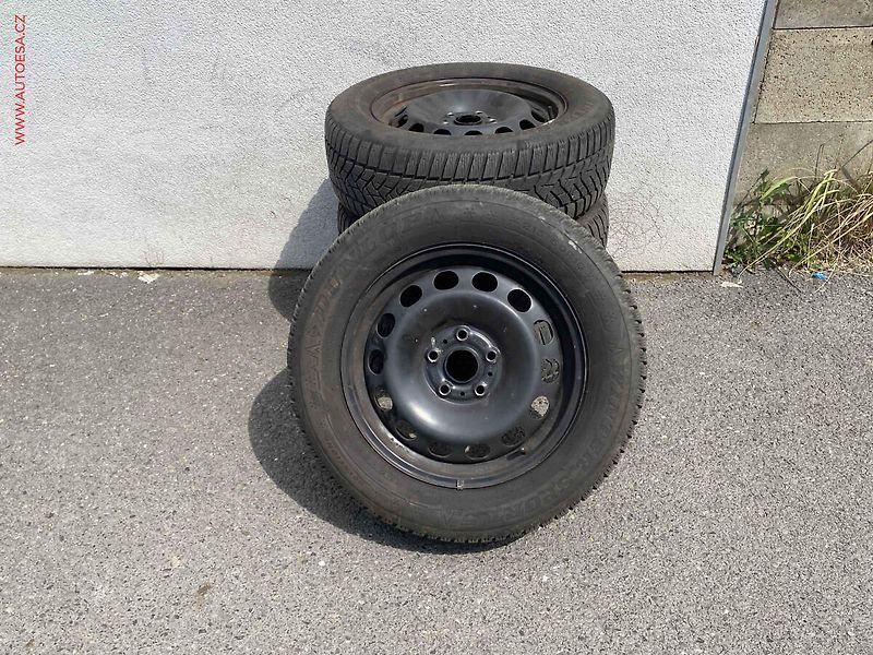 Škoda Karoq (2019) 2.0 TDi 4x4, 1.maj,ČR - fotka 17 z 17