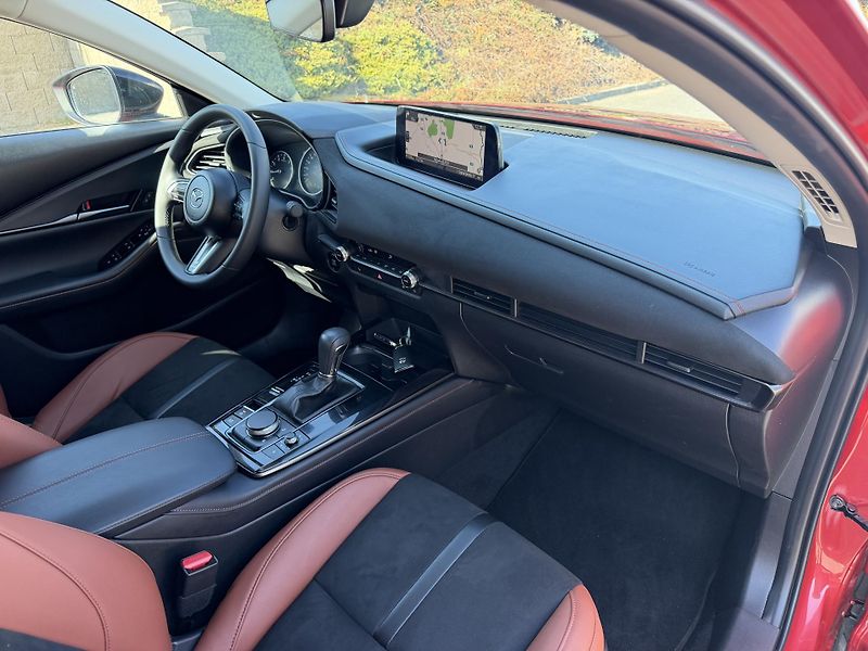 Mazda CX-30 2,0i 137kW Nagisa AWD head-up - fotka 16 z 23