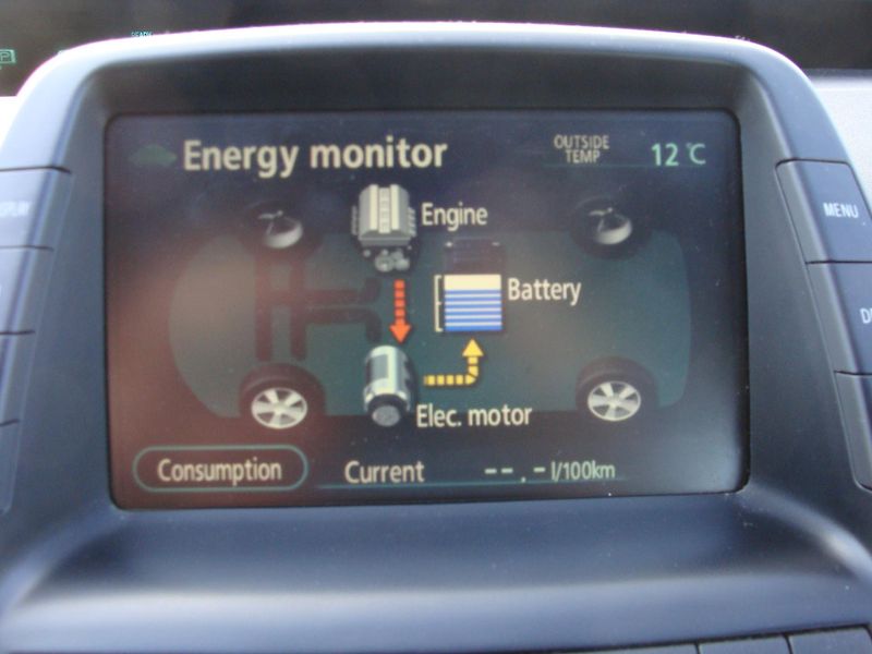 Toyota Prius 1.5i/E, 57 kW, REZERVACE - fotka 21 z 30