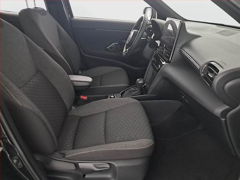 Toyota Yaris Cross (2024) 1.5 VVT-iE E-Four - fotka 9 z 17