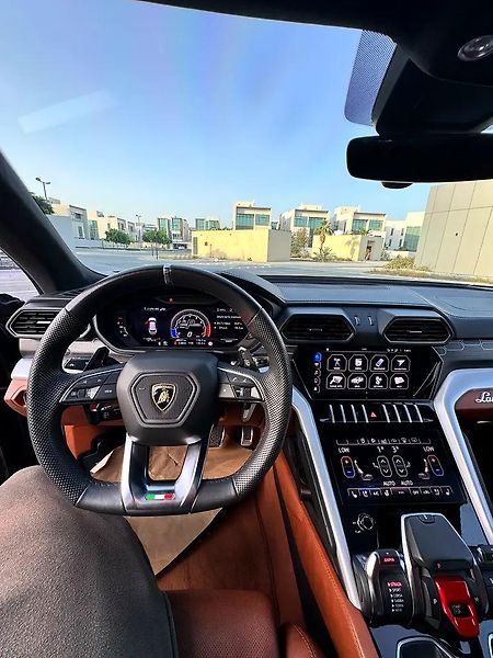 Lamborghini Urus (2020) Lamborghini Urus Luxusní SUV - fotka 9 z 12