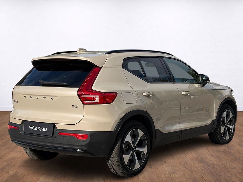 Volvo XC40 PLUS B3, ACC ,BLIS ,FULL LED - fotka 5 z 22