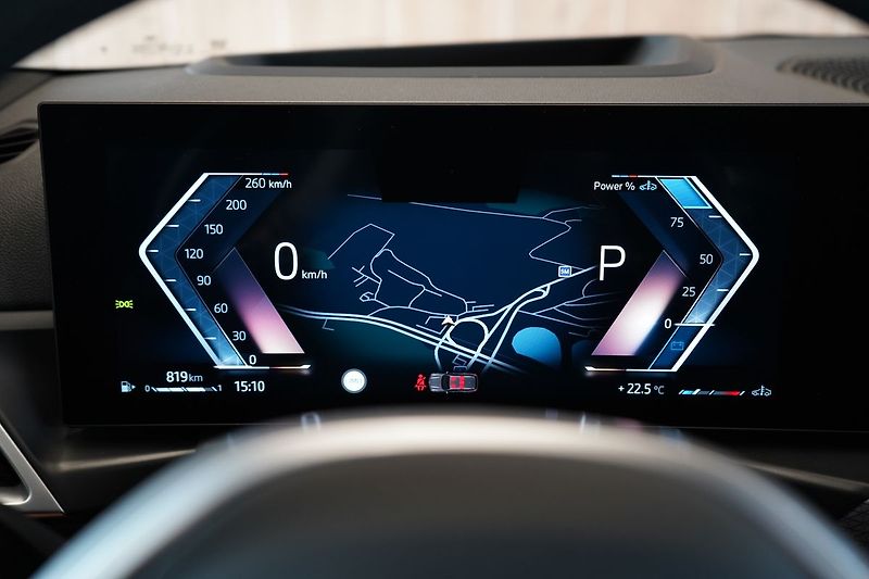 BMW Řada 3 320d xDrive Touring, HUD, ACC - fotka 23 z 43