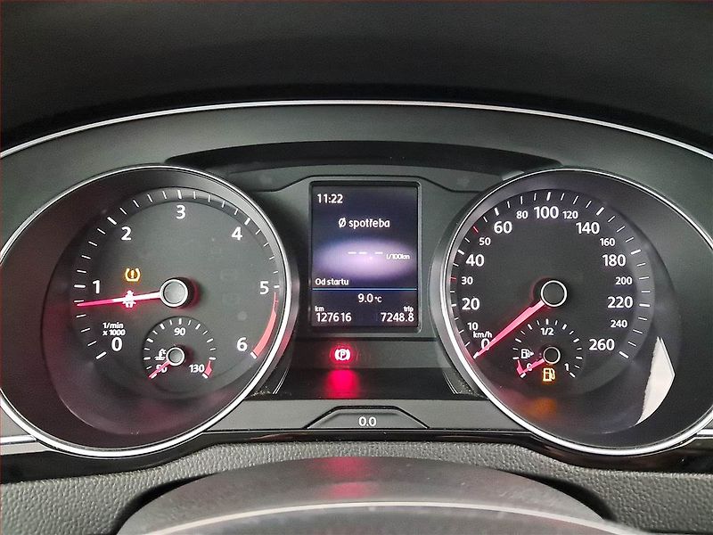 Volkswagen Passat (2019) 2.0 TDI, Kůže, Tempomat - fotka 11 z 23