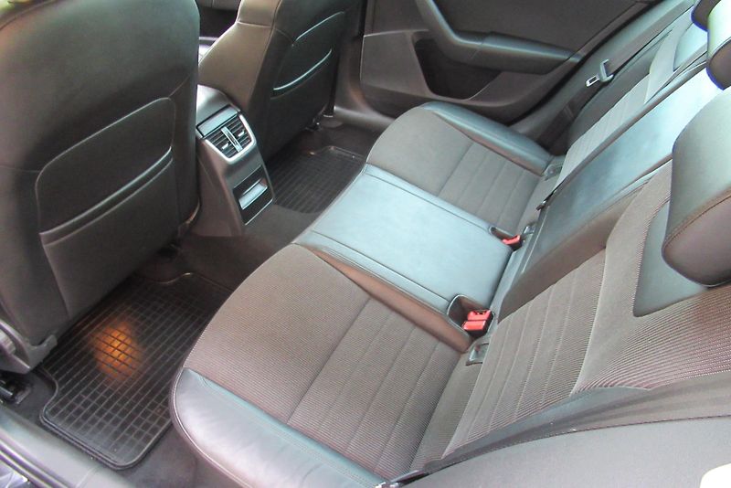 Škoda Octavia 1.6 TDI AUT. KLIMA NAVI XENON - fotka 18 z 26