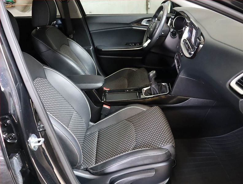 Kia XCeed (2024) 1.5 T-GDI - fotka 9 z 26