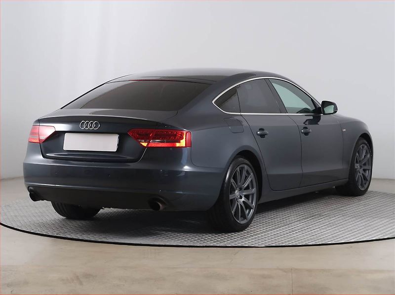 Audi A5 (2010) 2.0 TFSI, 4X4, Automat - fotka 5 z 15