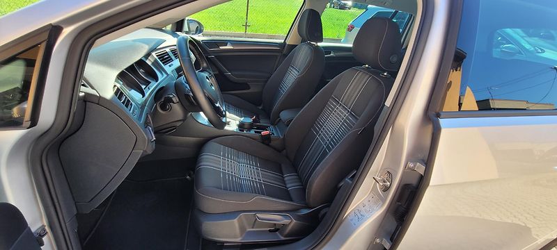 Volkswagen Golf (2016) 1,4TSi 92kW benzín DSG Lounge - fotka 11 z 37
