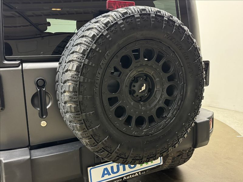 Jeep Wrangler 3,6 209kW AT PENTASTAR SERVIS - fotka 40 z 44
