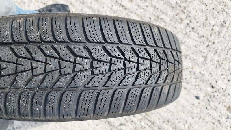 Mercedes-Benz GLA 200d 100kW 4MATIC PANORAMA  - fotka 40 z 40