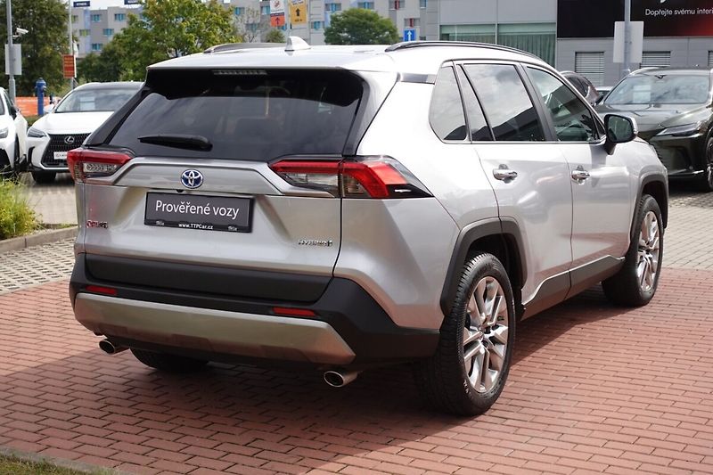 Toyota RAV4 2,5 HEV Executive FWD - fotka 4 z 36