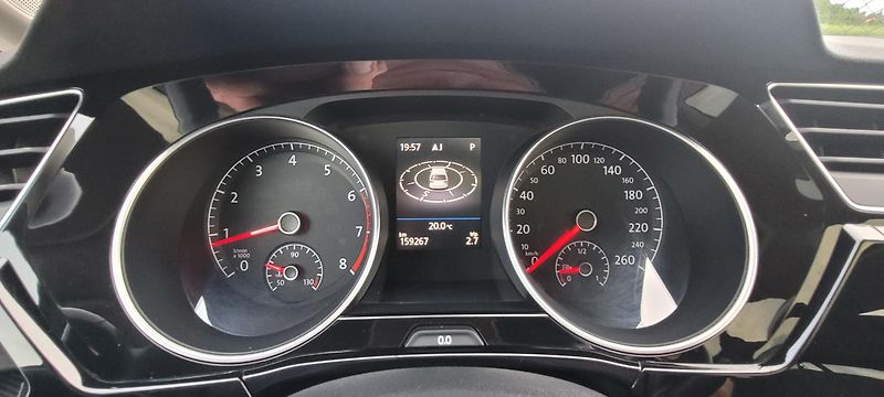 Volkswagen Touran (2016) 1,4TSi 110kW benzín DSG FuLLeD - fotka 20 z 44