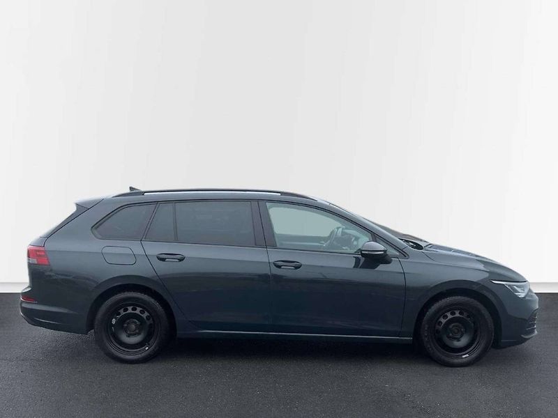 Volkswagen Golf (2022) Variant Life 1,0 TSI - fotka 9 z 20