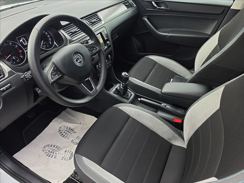 Škoda Rapid 1,2 TSi 81KW Style Tempomat - fotka 11 z 46