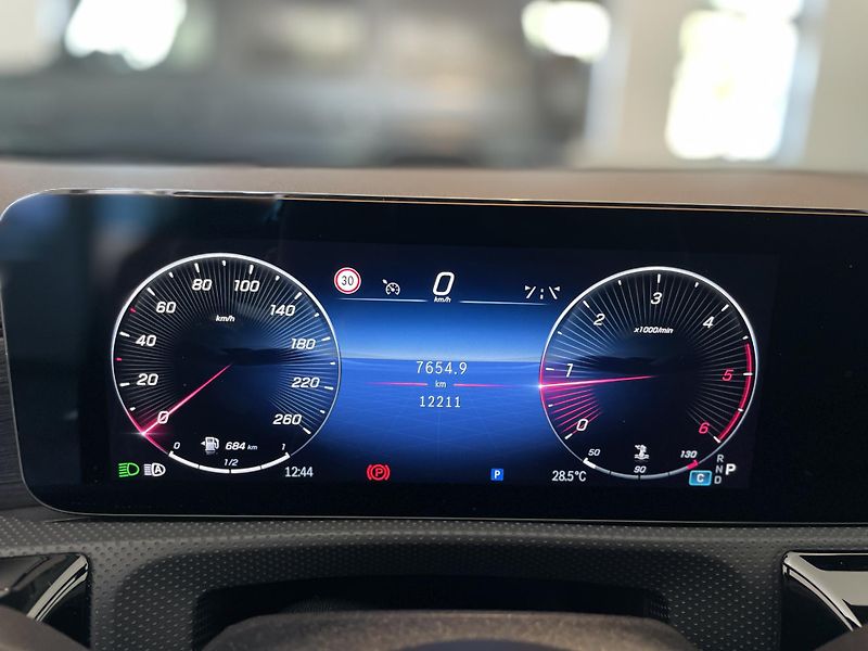Mercedes-Benz Třídy A 200d AMG - fotka 20 z 28