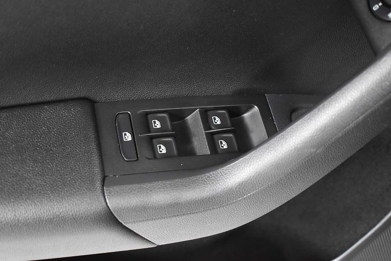 Škoda Octavia 1.6 TDI 85kW DSG*ACC*CAR-PLAY* - fotka 14 z 41