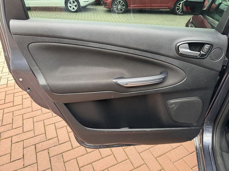 Ford S-MAX (2009) 2.0TDCi Navi 7Míst Tažné Z. - fotka 26 z 45