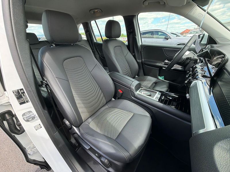 Mercedes-Benz GLB 4 MATIC - fotka 28 z 35