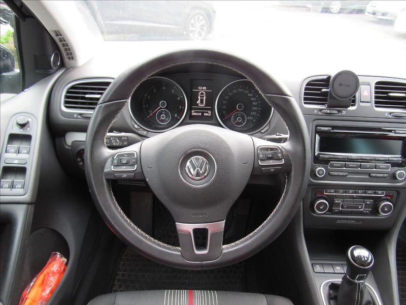 Volkswagen Golf 1,2 TSI 63kW Trendline - fotka 13 z 33