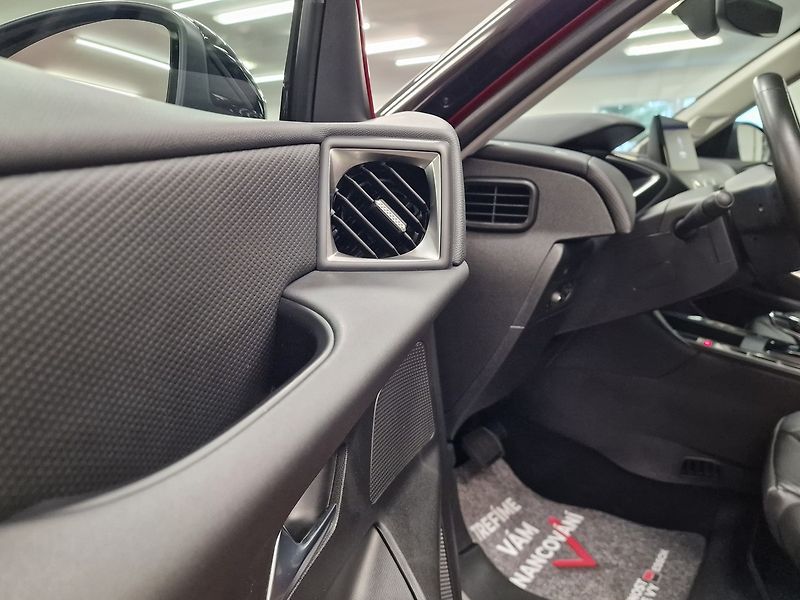 DS Automobiles DS3 Crossback (2023) 54 kWh Exclusive | Záruka - fotka 15 z 58