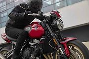 Povedený retro-moderní design je pro Triumph charakteristický.
