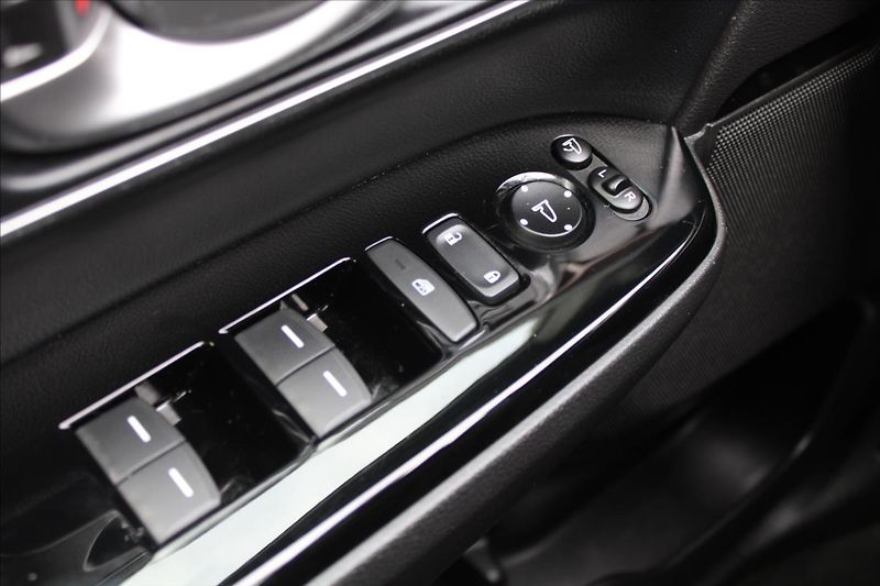 Honda CR-V 2,0 i  1MAJ,EXECUTIVE,4X4,DPH - fotka 11 z 49