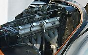 Motor vozu BMW 328.