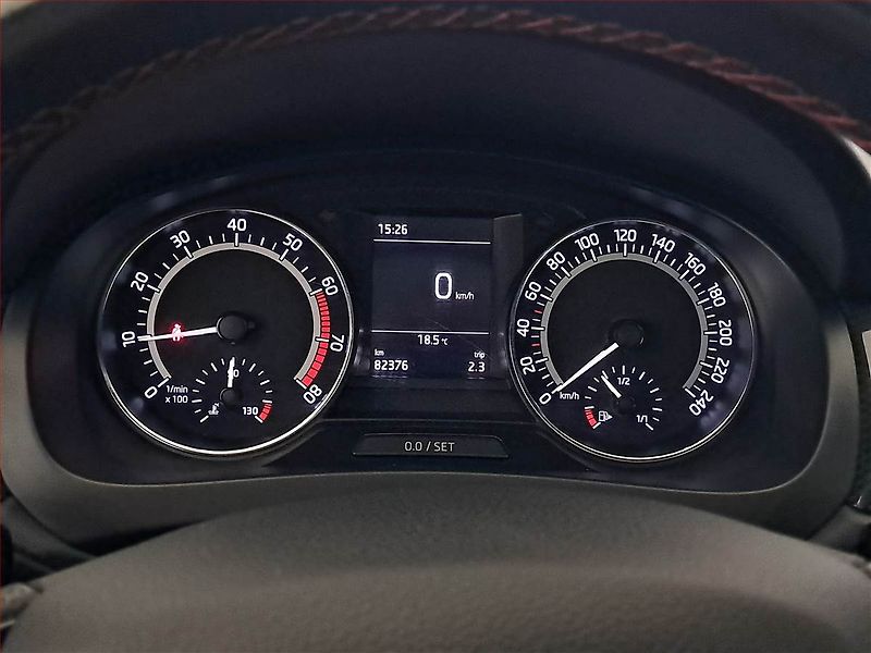 Škoda Rapid (2019) Spaceback 1.0 TSI, Tempomat - fotka 11 z 20
