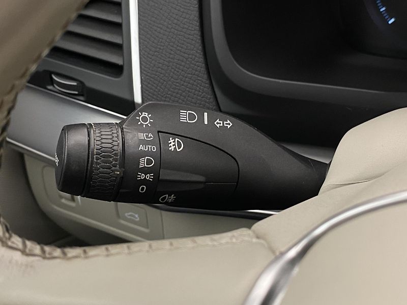 Volvo XC90 D5 AWD MOMENTUM AUT CZ 7míst - fotka 21 z 50