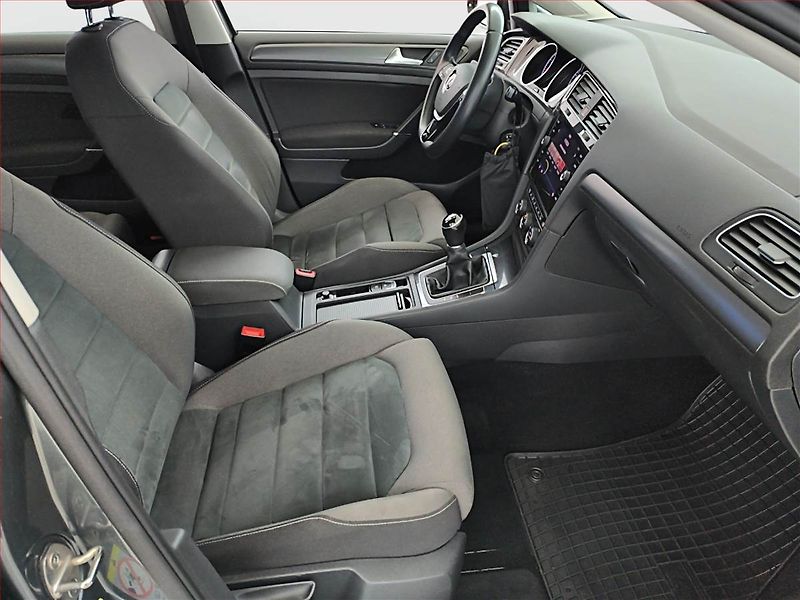 Volkswagen Golf (2018) Highline 1.0 TSI, Tempomat - fotka 9 z 17