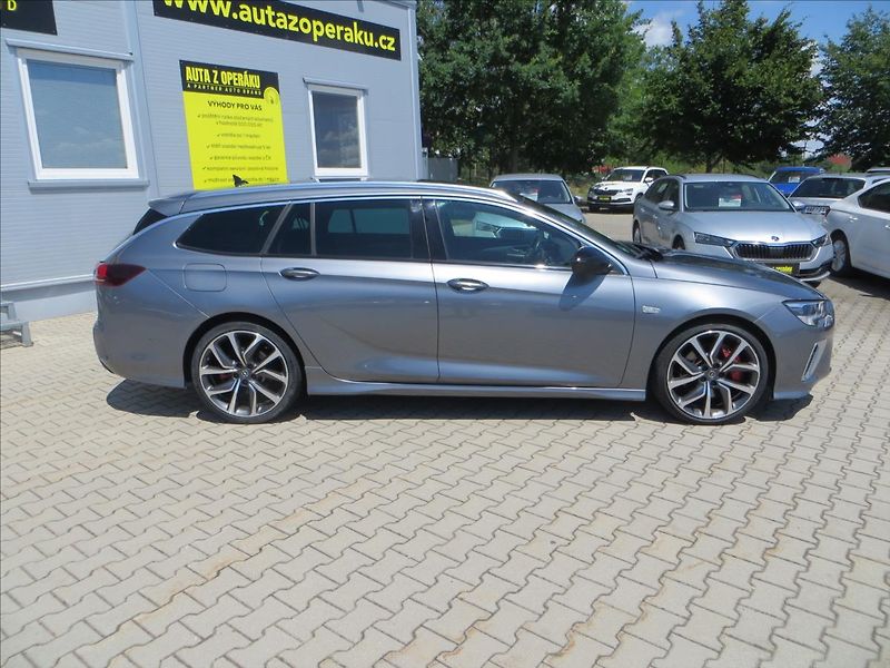 Opel Insignia 2,0 GSi 4x4 Sports Tourer AWD - fotka 10 z 31