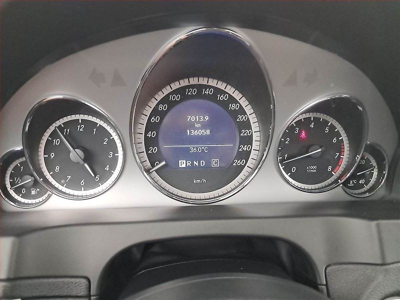 Mercedes-Benz Třídy E (2010) E 250, Automat, Kůže, Navi - fotka 11 z 22