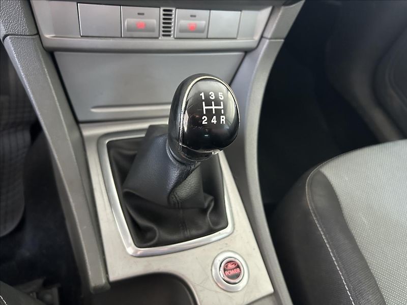 Ford Focus 1,6   SERVISKA,KLIMATIZACE - fotka 13 z 17