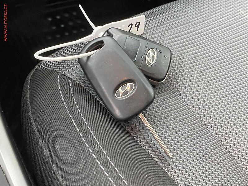 Hyundai i30 (2016) 1.6 GDi, ČR, autoAC - fotka 17 z 17
