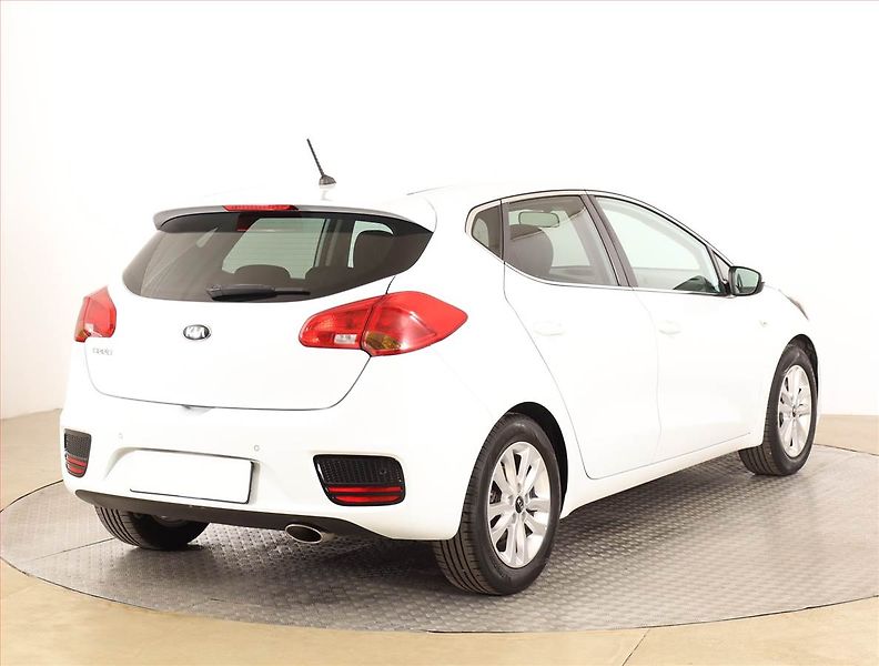 Kia Ceed (2018) Silver 1.4 CVVT, Serv.kniha - fotka 5 z 16