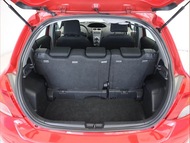 Toyota Yaris (2009) 1.33 Dual VVT-i, Serv.kniha - fotka 14 z 15