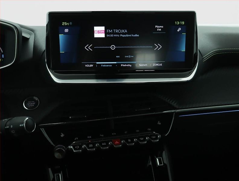 Peugeot 2008 (2021) GT 50 kWh, SoH 85%, Automat - fotka 12 z 19