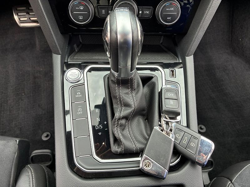 Volkswagen Arteon 2.0 TDi R-Line 4x4 140 kW - fotka 14 z 27