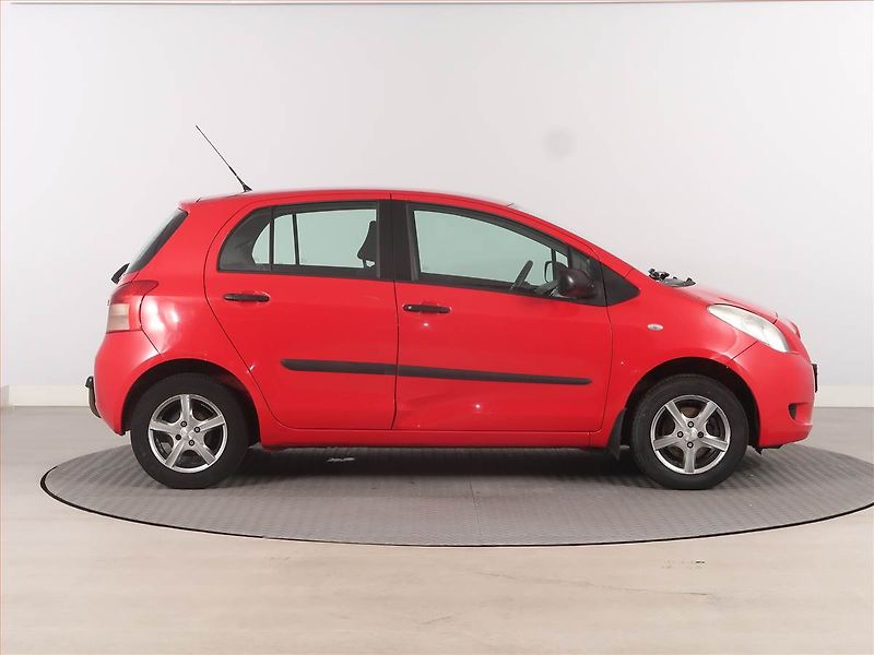 Toyota Yaris (2007) 1.0 VVT-i, po STK, Tažné - fotka 6 z 13