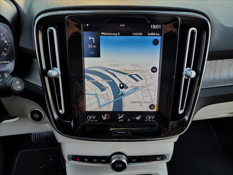 Volvo XC40 zálohováno - fotka 26 z 49