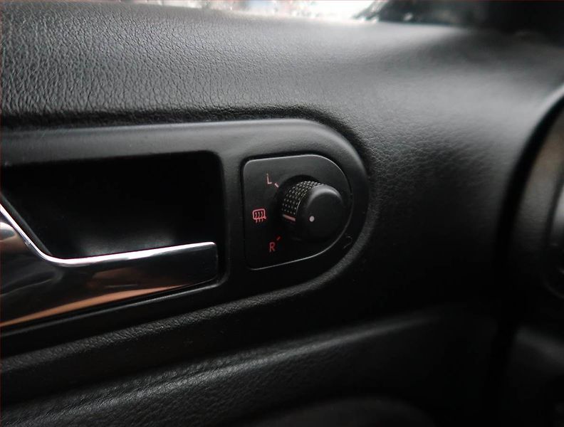 Volkswagen Passat (2005) 1.9 TDI, nová STK, Klima - fotka 15 z 16