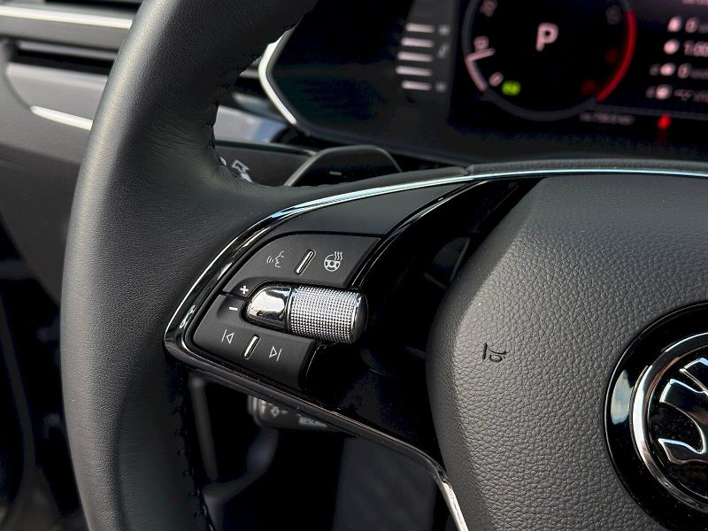 Škoda Superb (2022) 2.0 TSI 206 kW DSG 4x4 L&K - fotka 12 z 29