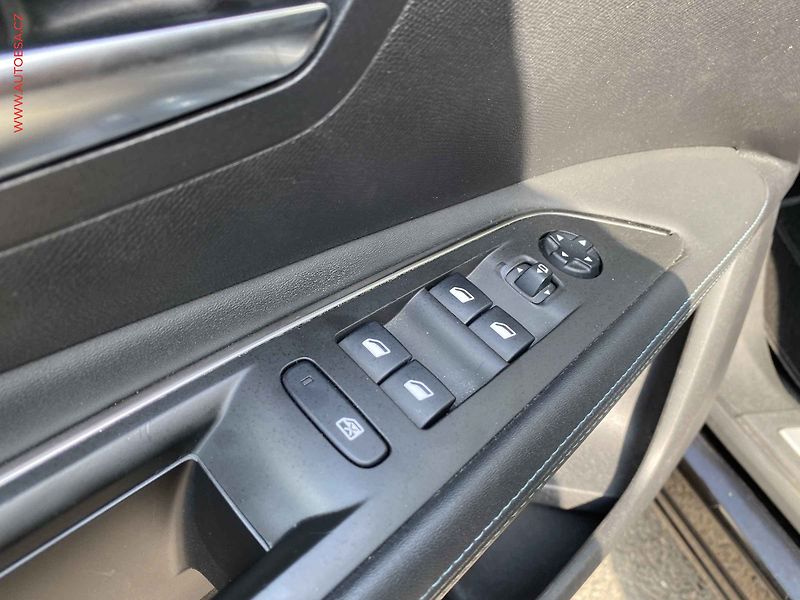 Peugeot 3008 (2019) 1.2PT, Crossway - fotka 13 z 19