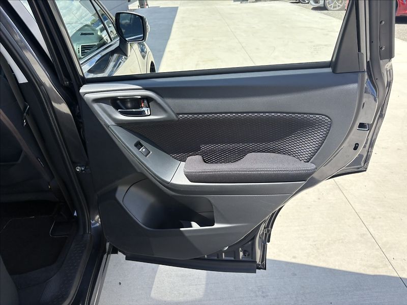 Subaru Forester 2,0 110 kw ČR 1 majitel servis - fotka 30 z 37