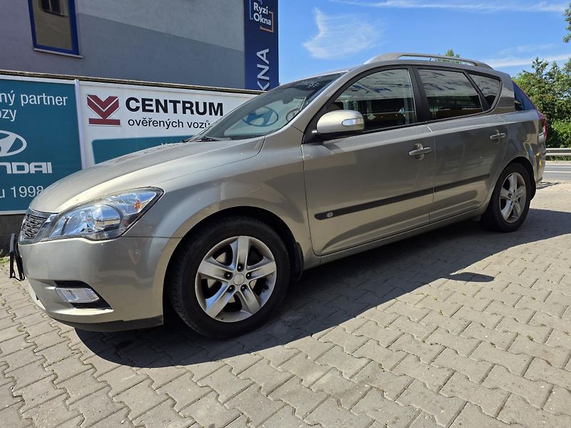 Kia Ceed 1.4-NÍZKÉ KM-ZACHOVALÝ STAV - fotka 6 z 11