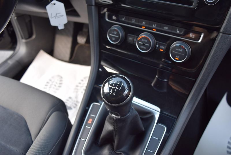 Volkswagen Golf Variant (2016) 1.4TSI 92kw CLBMT XEN NAVI APP - fotka 33 z 51