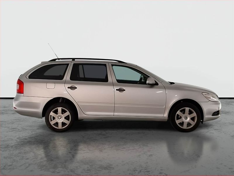 Škoda Octavia (2009) Ambiente 1.6 - fotka 6 z 18
