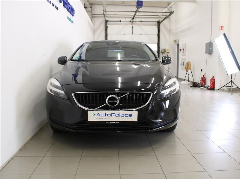 Volvo V40 1,5 T2 90kW AT Momentum 1.maj. - fotka 2 z 14