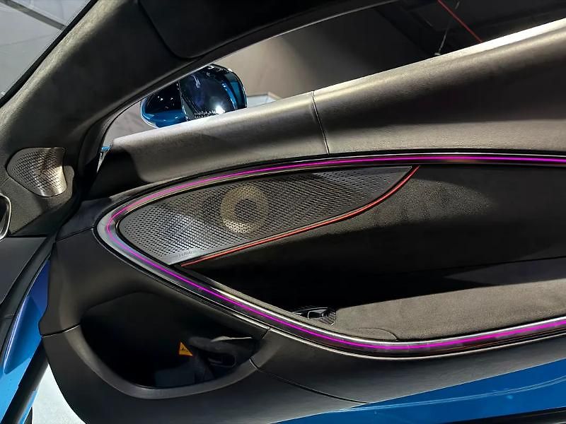 McLaren Ostatní (2023) Hybridní sportovní model - fotka 15 z 15